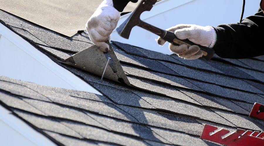 Professional gutter cleaning in De Kalb, MS